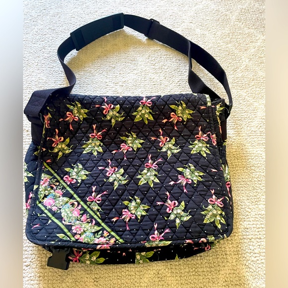 Vera Bradley Handbags - Vera Bradley Retire Rare New Hope Messenger Bag